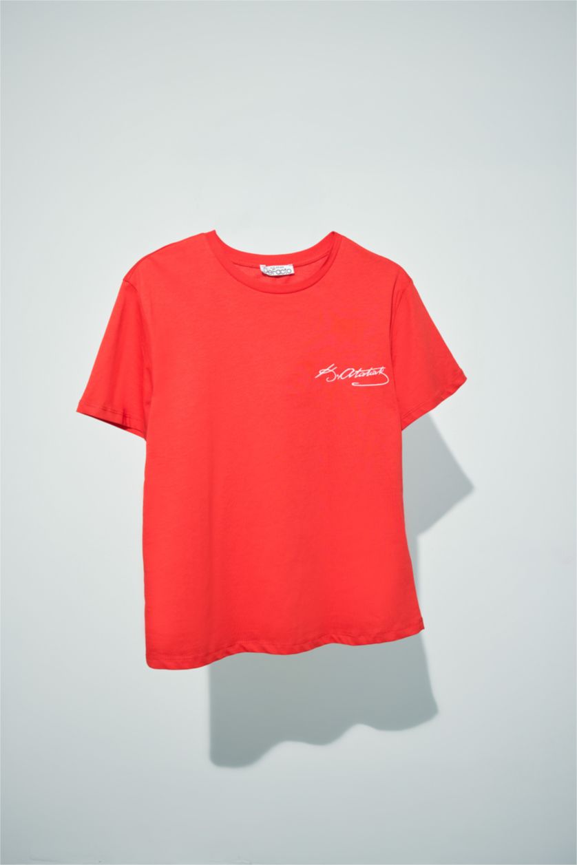 Kadın Kırmızı Regular Fit Bisiklet Yaka Atatürk Baskılı Kısa Kollu Tişört
