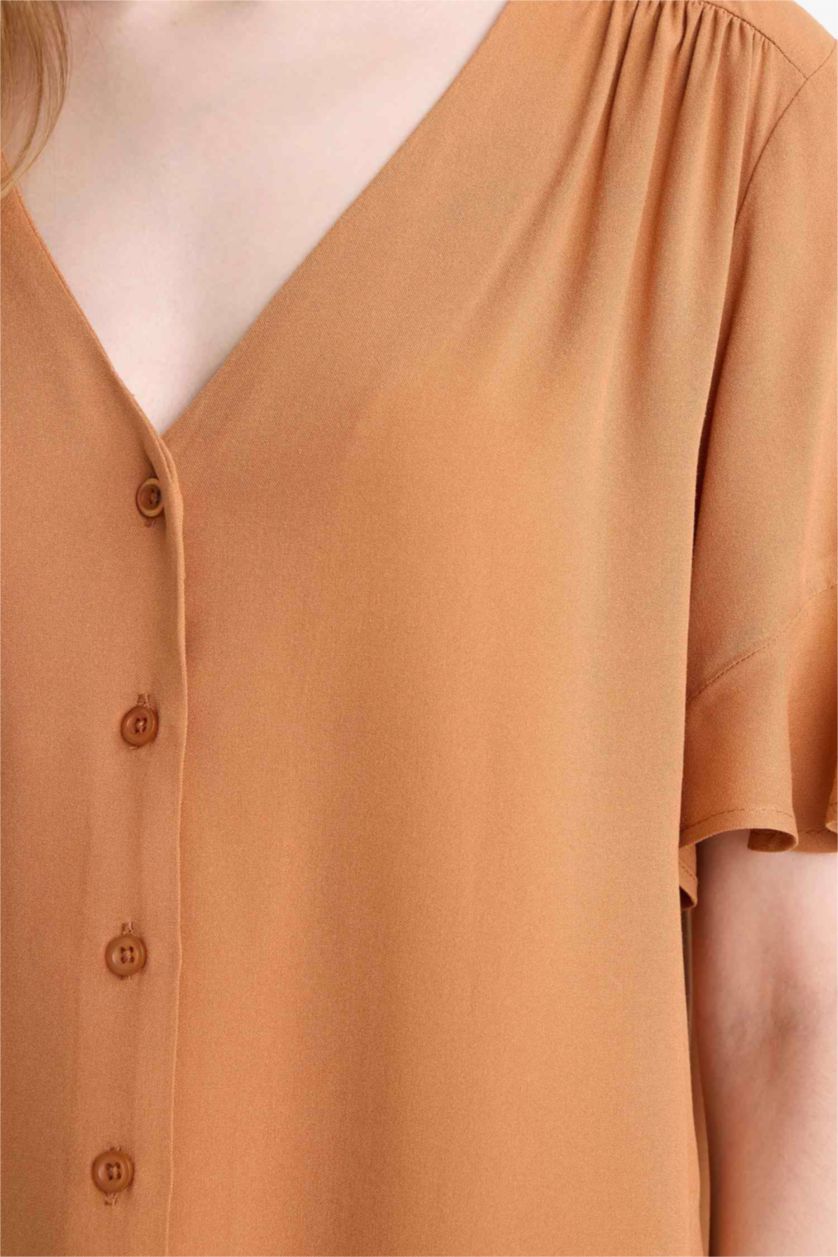 Kadın Açık Kahve Regular Fıt V Yaka Kısa Kollu Gömlek