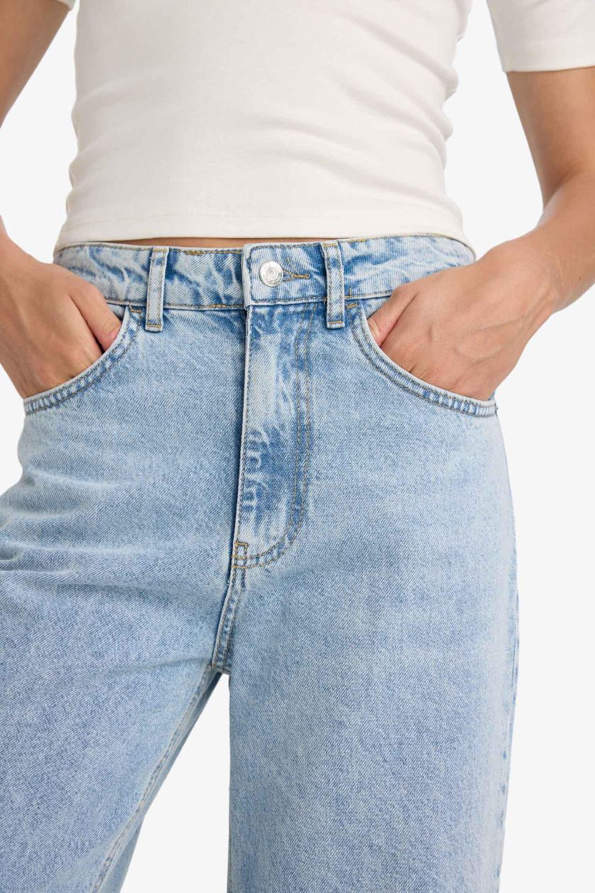 Woman Light Blue Barrel Fit Regular Waist Ankle Length Trousers