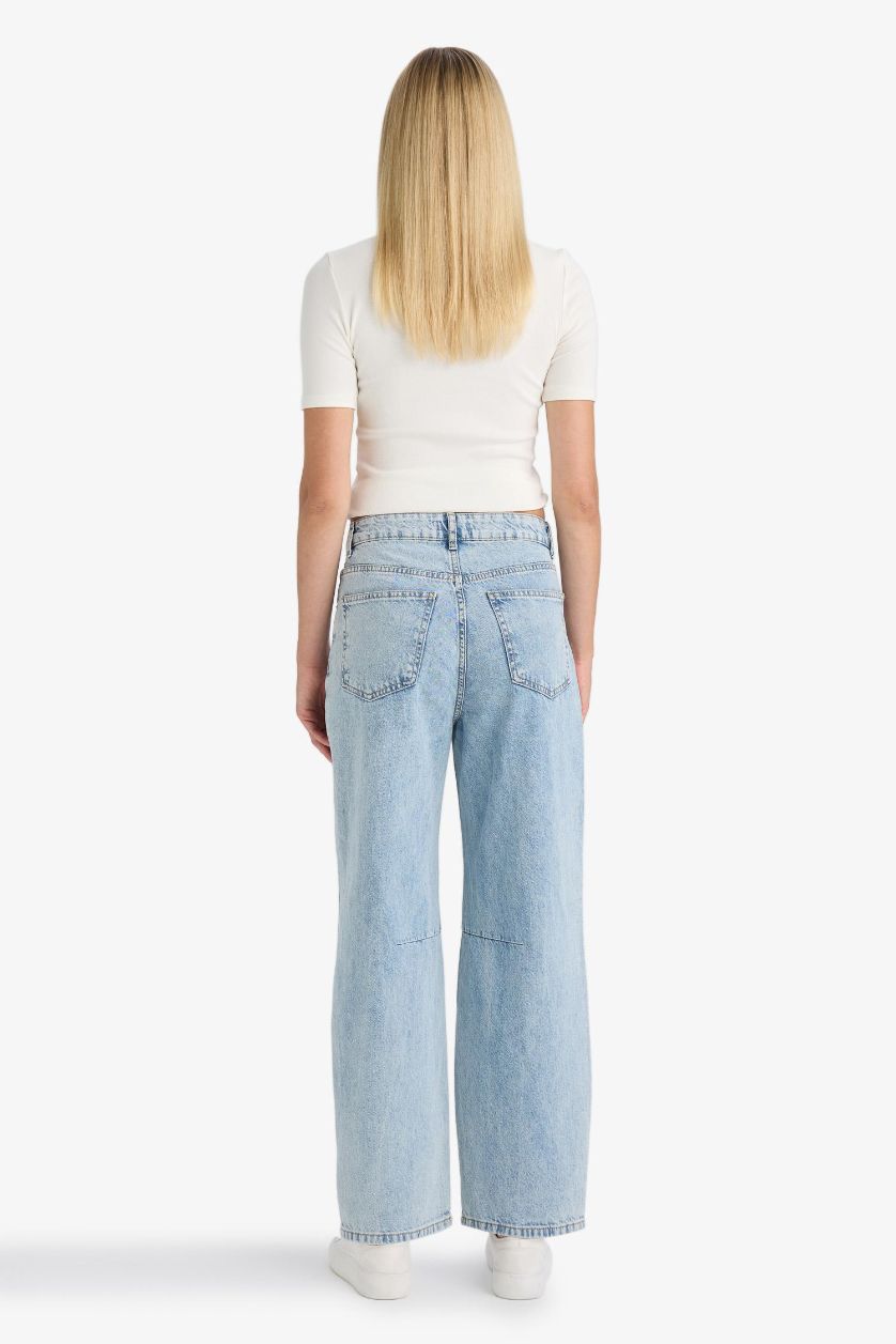 Woman Light Blue Barrel Fit Regular Waist Ankle Length Trousers
