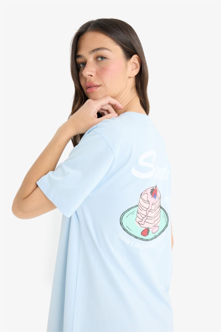 Kadın Açık Mavi Regular Fit Bisiklet Yaka Sırt Baskılı Kısa Kollu Gecelik