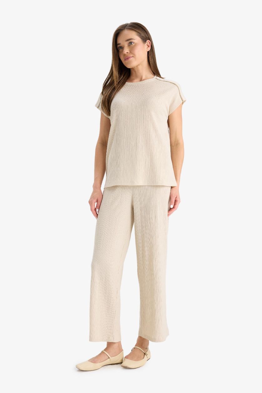 WOMAN Stone Elastic Waist Straight Leg Crepe Capri Pants