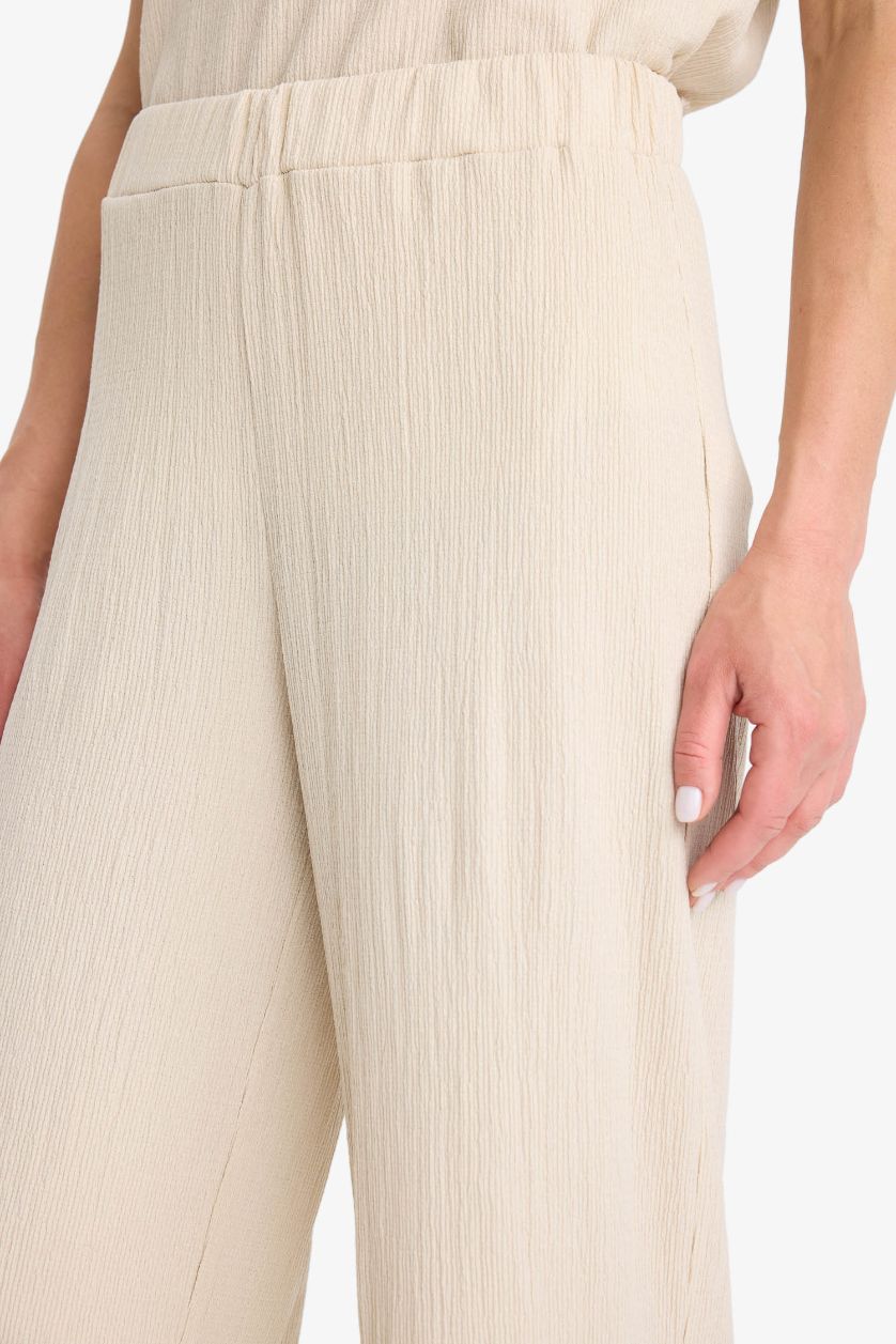 WOMAN Stone Elastic Waist Straight Leg Crepe Capri Pants