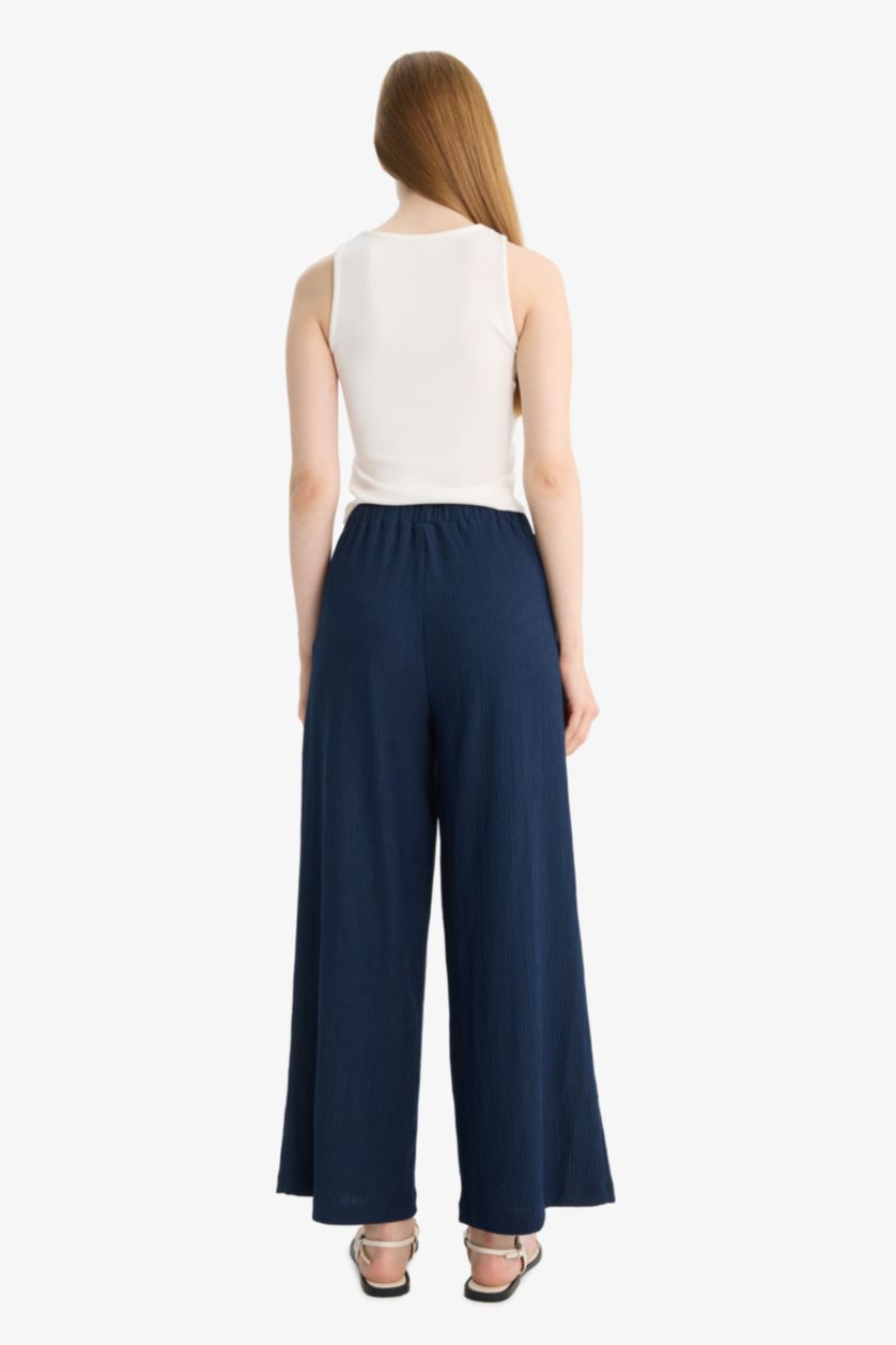 نساء كحلي بنطرون منسوج برجل عادي