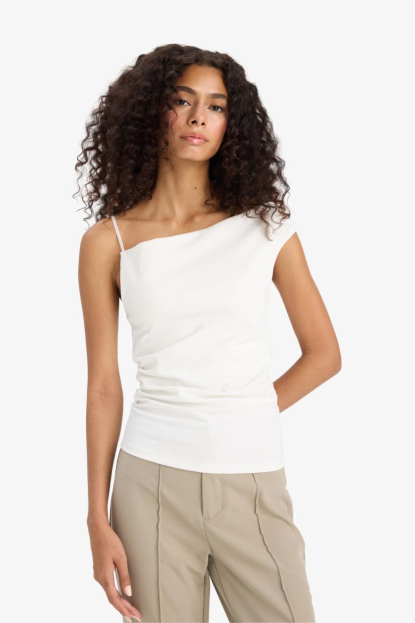 Kadın Ekru Asimetrik Tek Omuzlu Krep Bluz