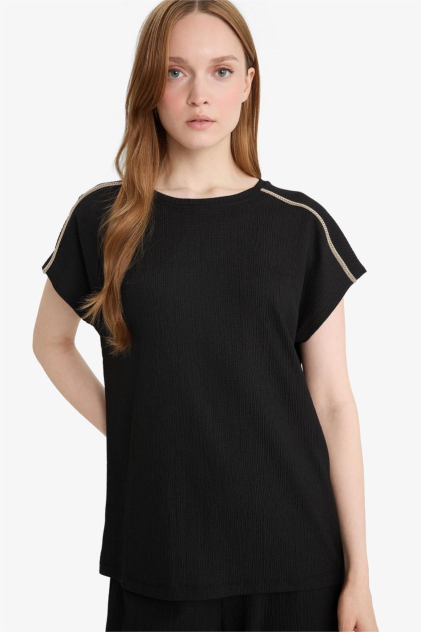 Woman Black Crew Neck Crepe Short Sleeve Black T-Shirt