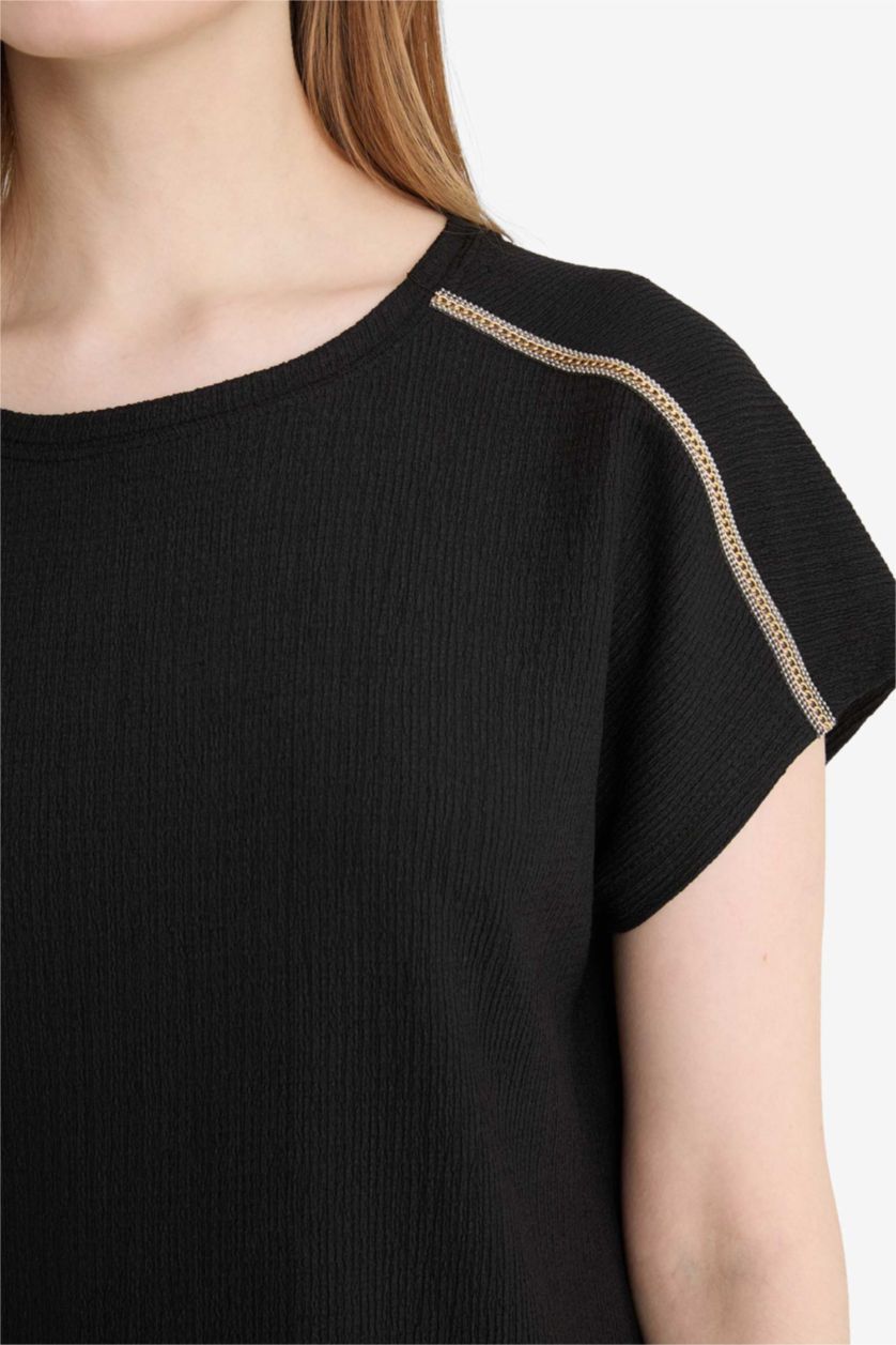 Woman Black Crew Neck Crepe Short Sleeve Black T-Shirt