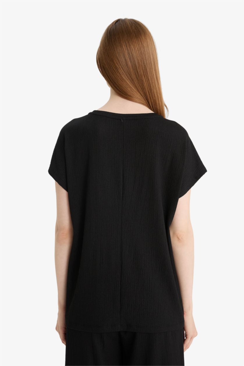 Woman Black Crew Neck Crepe Short Sleeve Black T-Shirt