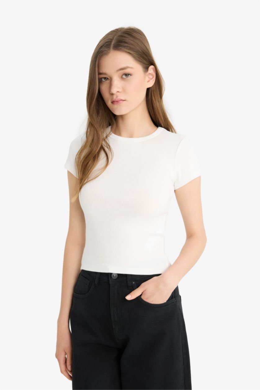 Kadın Kırık Beyaz Fıtted Ribana Kısa Kollu Tişört