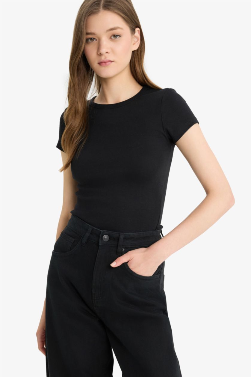 Kadın Kırık Beyaz Fıtted Ribana Kısa Kollu Tişört