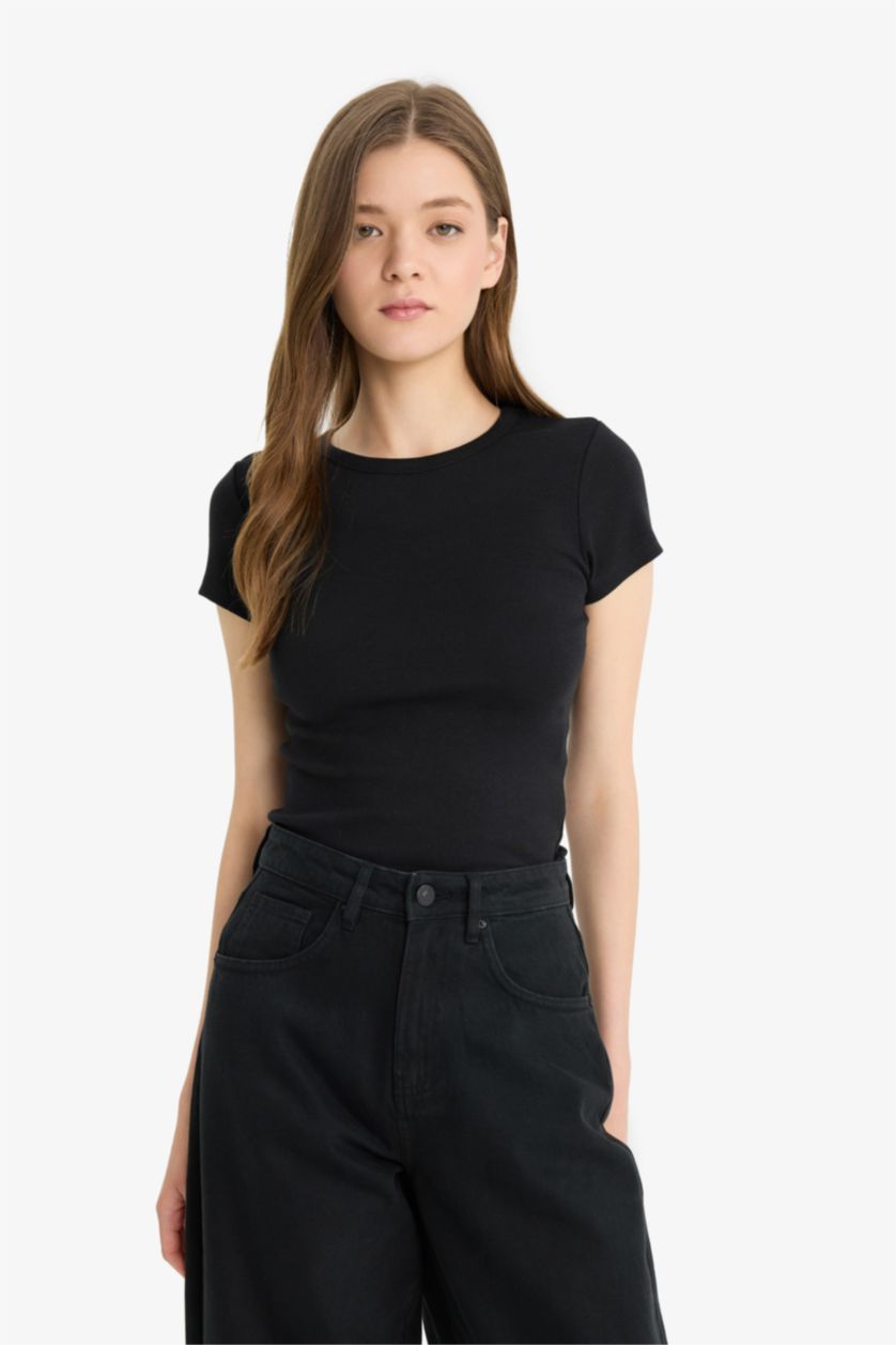 Kadın Kırık Beyaz Fıtted Ribana Kısa Kollu Tişört