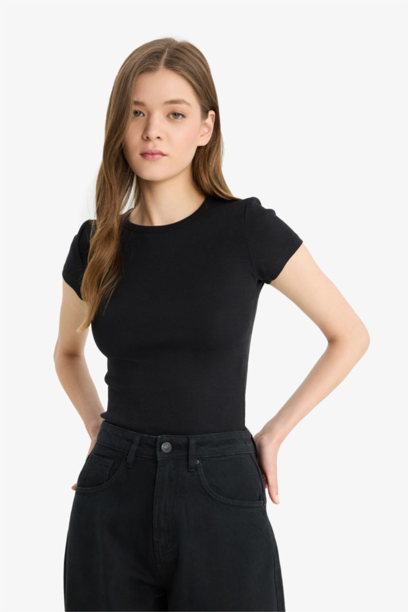 Kadın Kırık Beyaz Fıtted Ribana Kısa Kollu Tişört