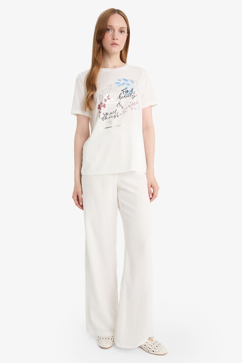 نساء بيج فاتح تيشيرت نص كم مطبوع قصة عادية برقبة مستديرة