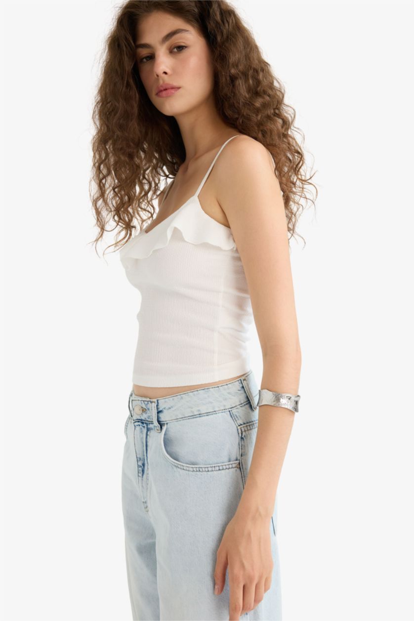 Kadın Kırık Beyaz Slim Fit Dar Kesim Fırfırlı Yaka Beyaz Askılı Atlet