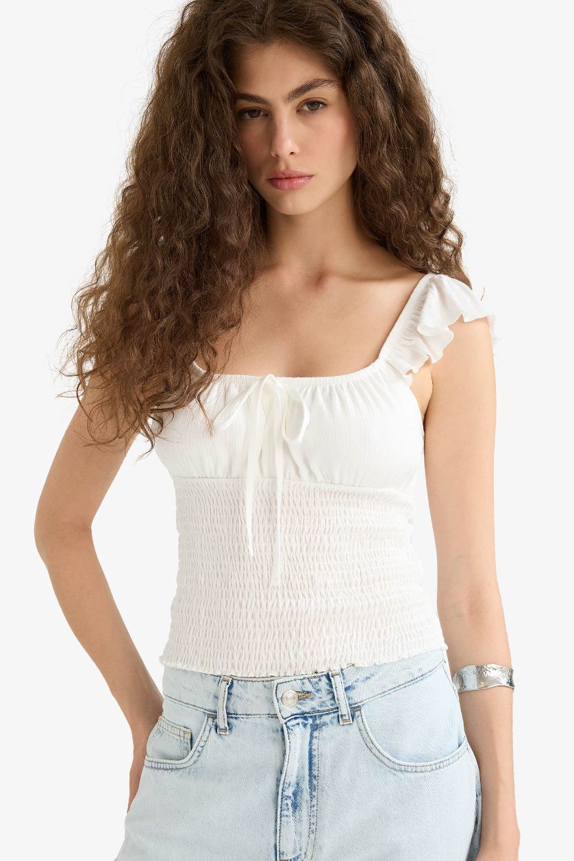 Kadın Kırık Beyaz Fitted V Yaka Crop Dokulu Beyaz Askılı Bluz