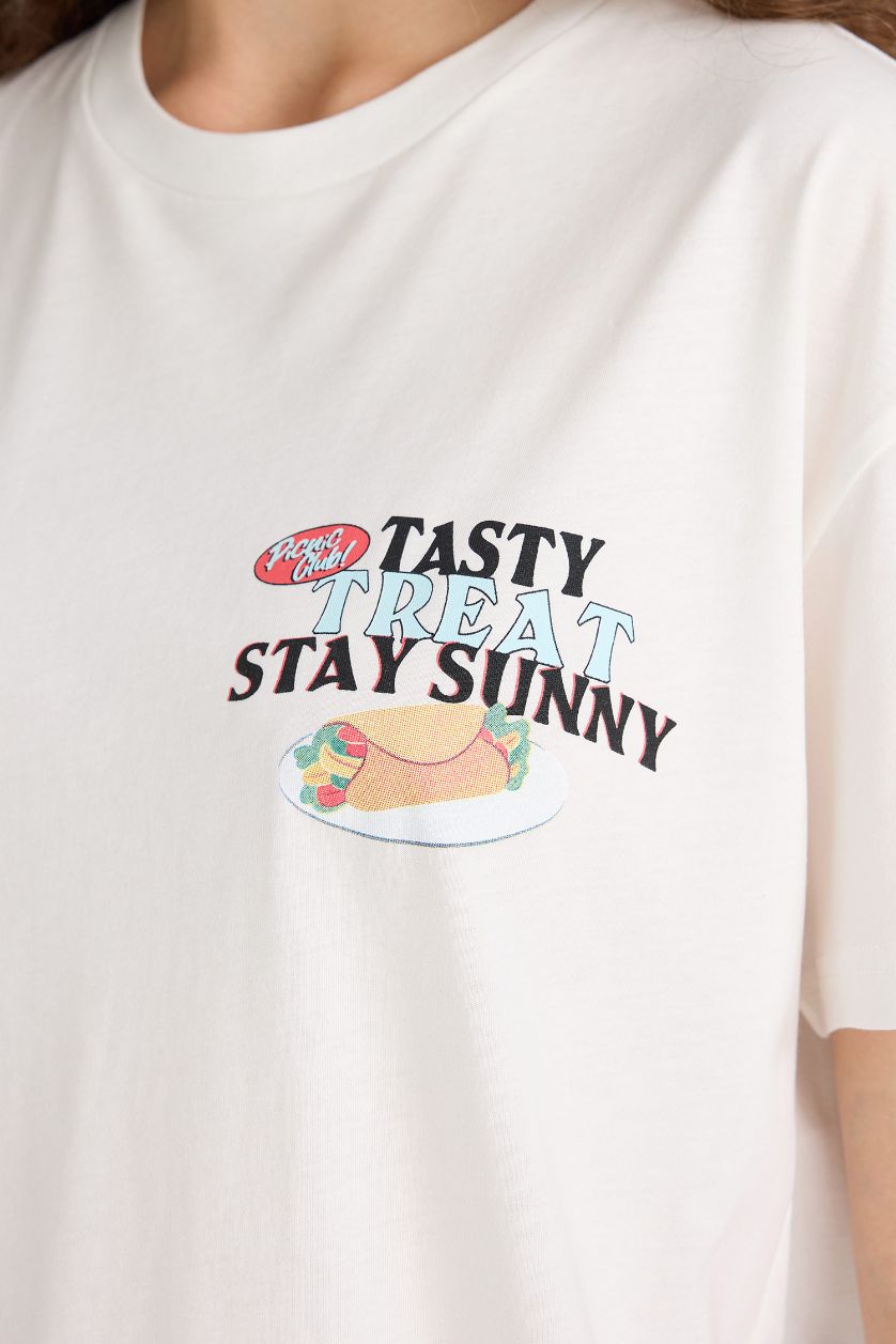 Kadın Kırık Beyaz Oversize Geniş Kalıp Bisiklet Yaka Sırt Baskılı Kısa Kollu Tişört