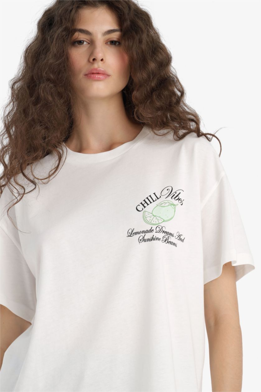 Kadın Kırık Beyaz Oversize Geniş Kalıp Bisiklet Yaka Sırt Baskılı Kısa Kollu Tişört