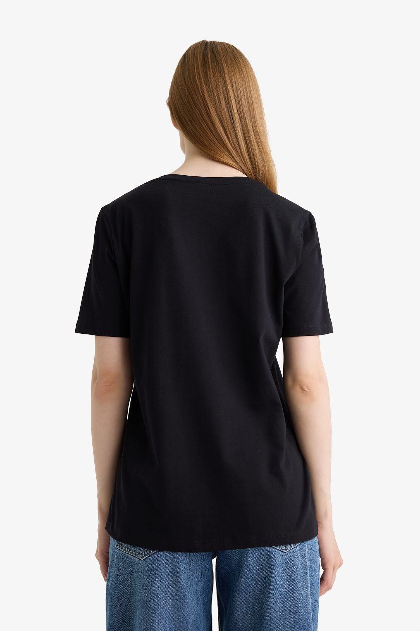 Kadın Siyah Regular Fit Bisiklet Yaka Nakışlı Penye Kısa Kollu Tişört