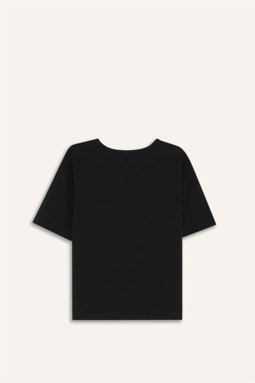 Kadın Siyah Regular Fit Bisiklet Yaka Nakışlı Krep Kısa Kollu Tişört 