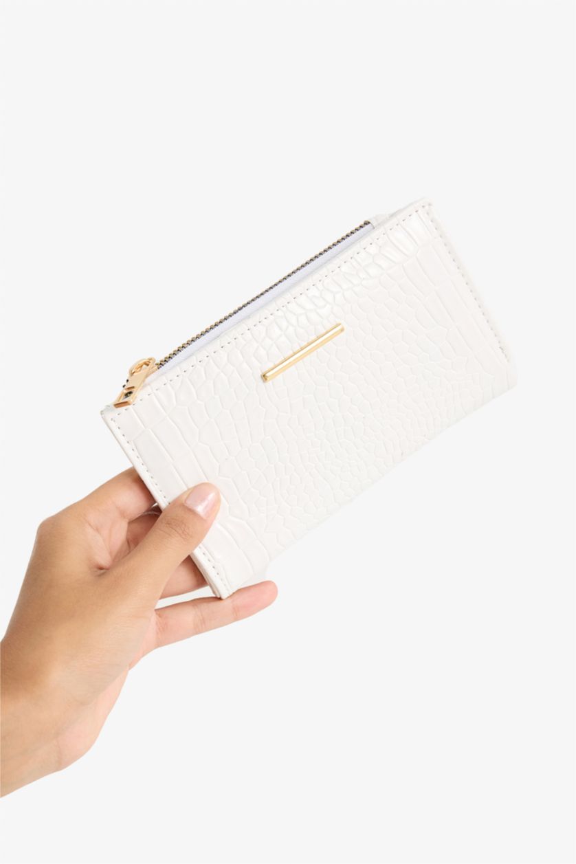 Woman White Woman Faux Leather Wallets
