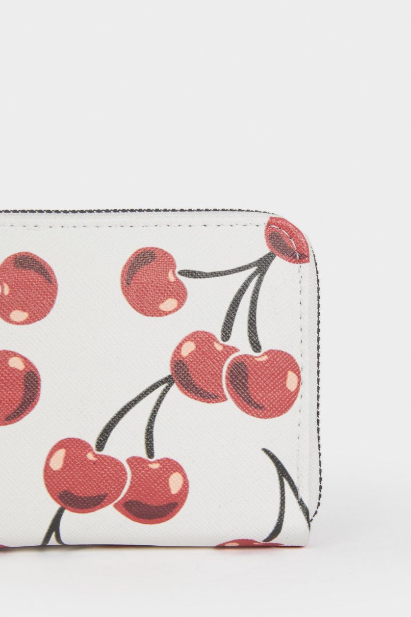 Woman White Woman Faux Leather Wallets