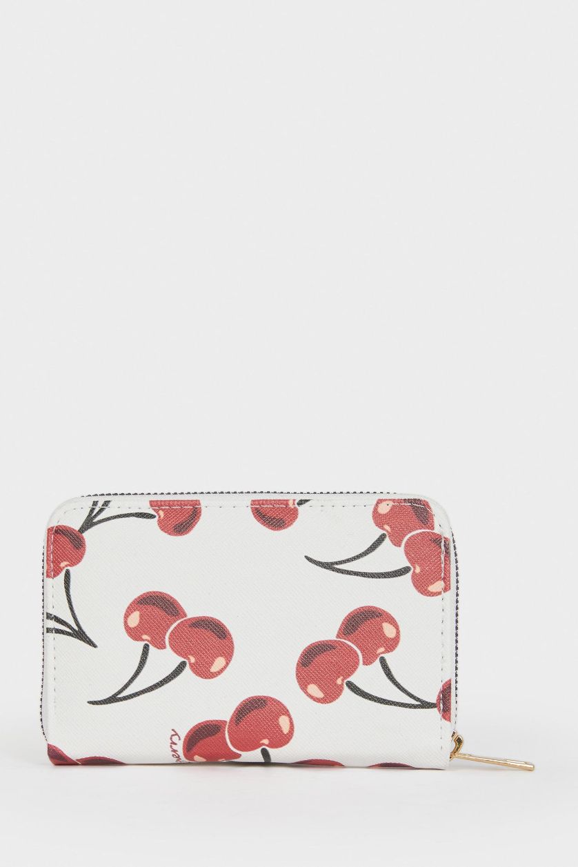 Woman White Woman Faux Leather Wallets