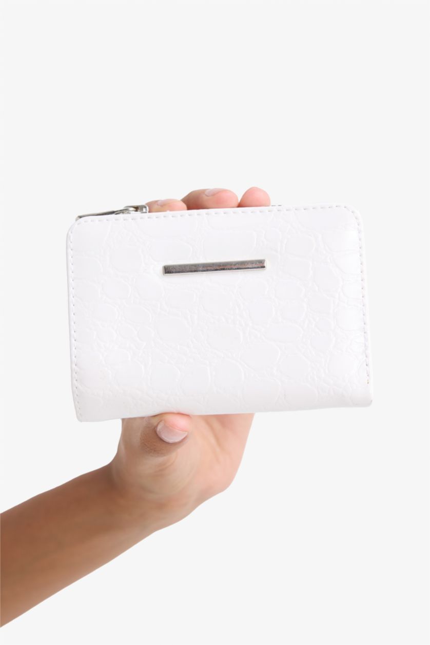 Woman White Woman Faux Leather Wallets
