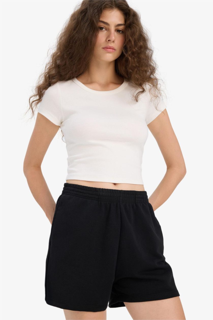 Woman Black Regular Fit Elastic Waist Basic Shorts