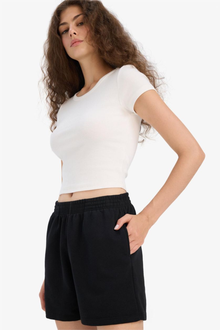 Woman Black Regular Fit Elastic Waist Basic Shorts