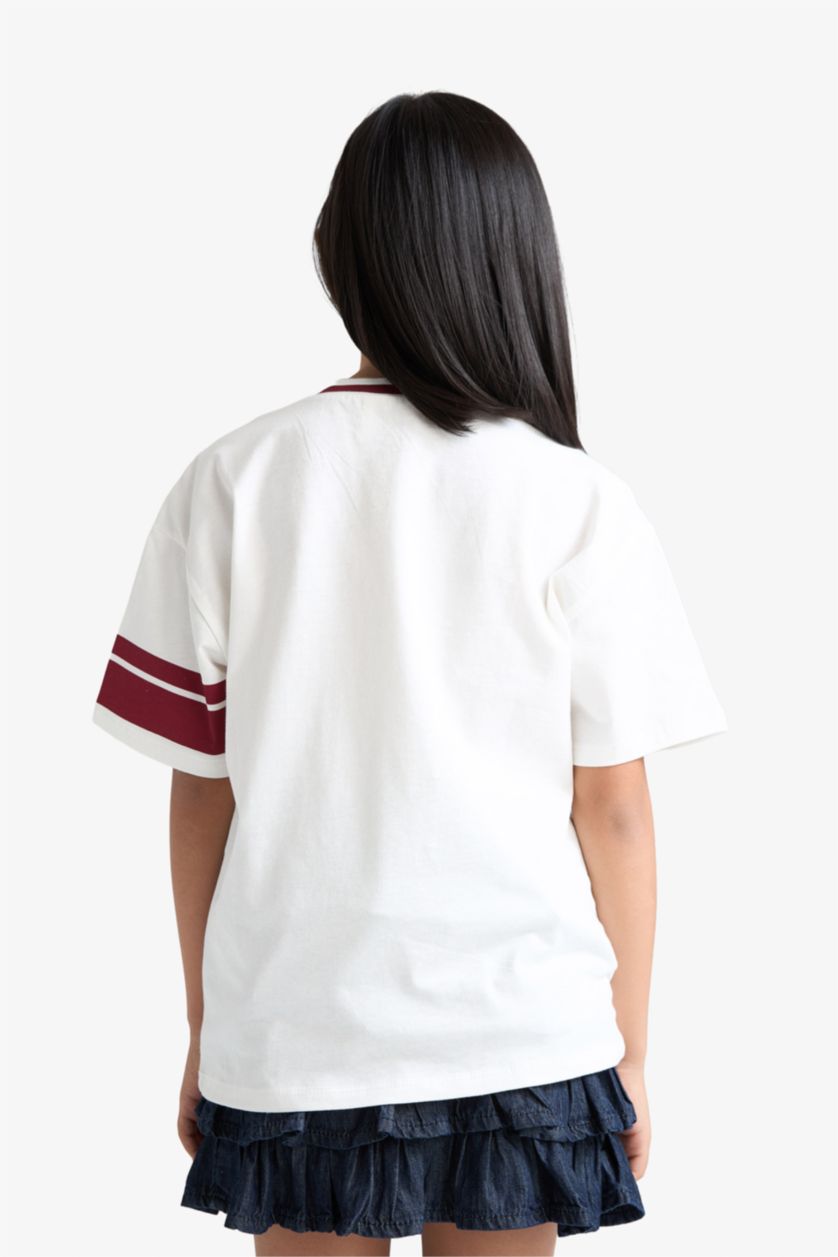 بنات بيج فاتح تيشيرت بناتي نص ردن اوفر سايز بياخة V من هيلو كيتي