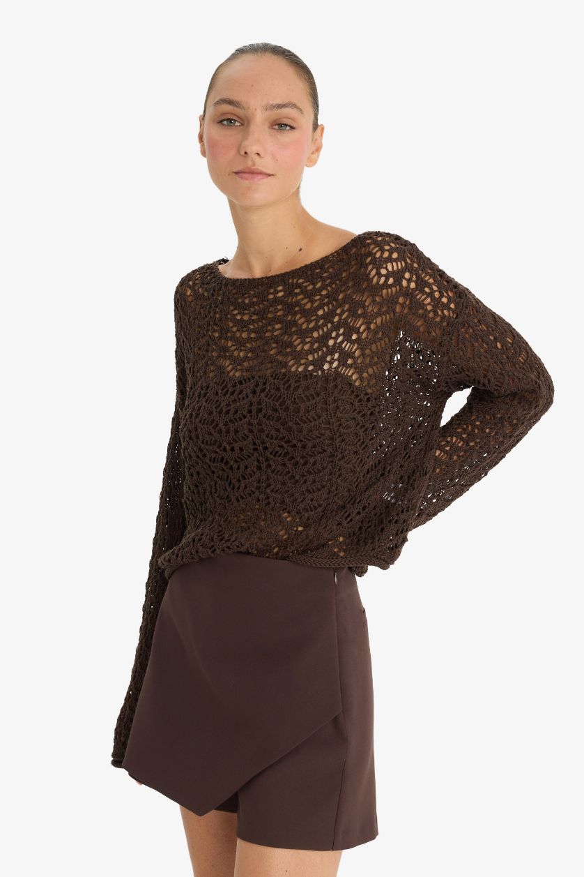 Kadın Kahve Regular Fit Kayık Yaka Ajurlu Kazak