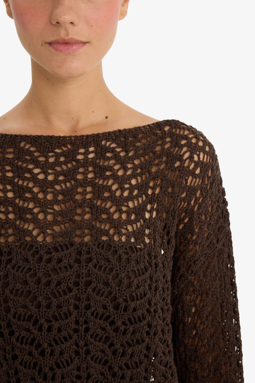 Kadın Kahve Regular Fit Kayık Yaka Ajurlu Kazak