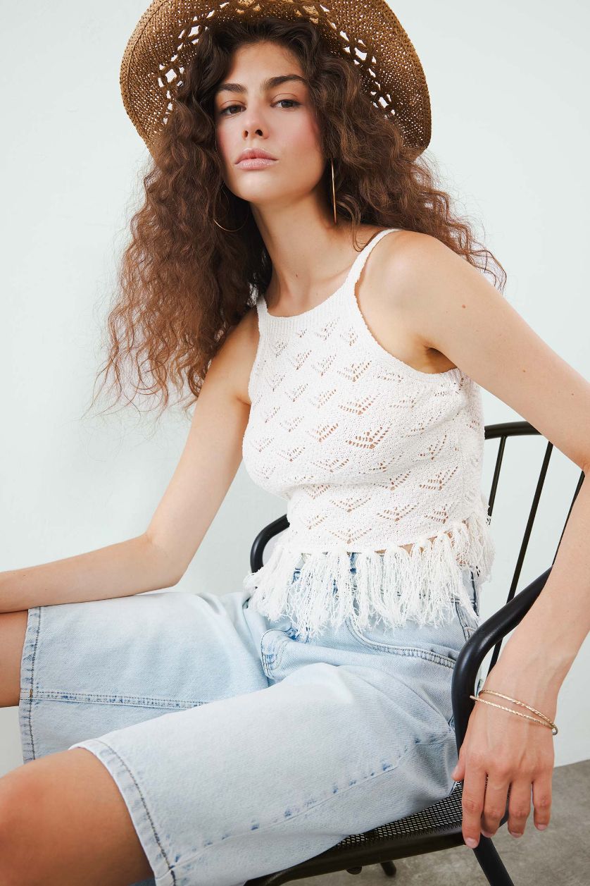 Kadın Ekru Slim Fit Dar Kesim Püskül Detaylı Triko Atlet