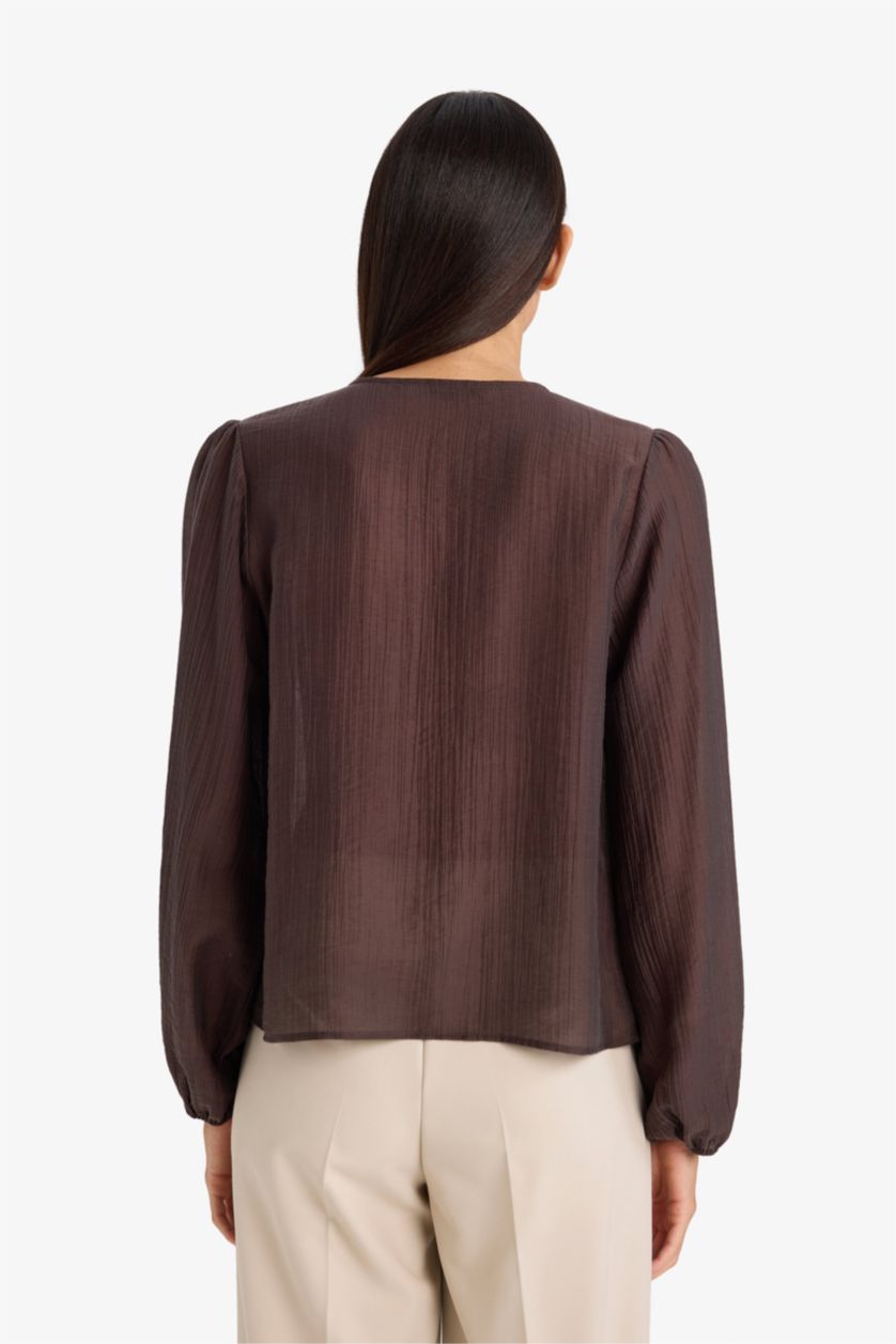 حريمي بني بلوزة كم طويل من قماش مجعد قصة عادية بياقة V