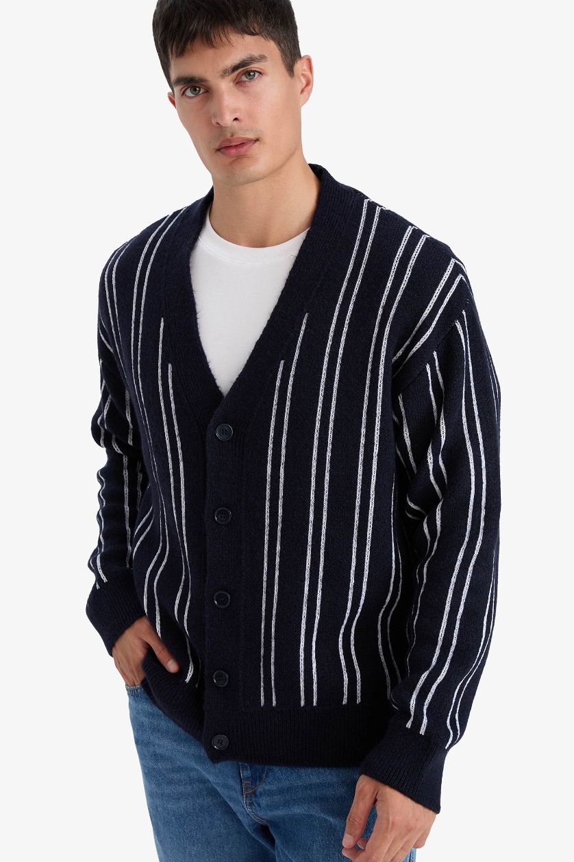 رجال كحلي سترة تريكو مخطط قصة مريحة برقبة V