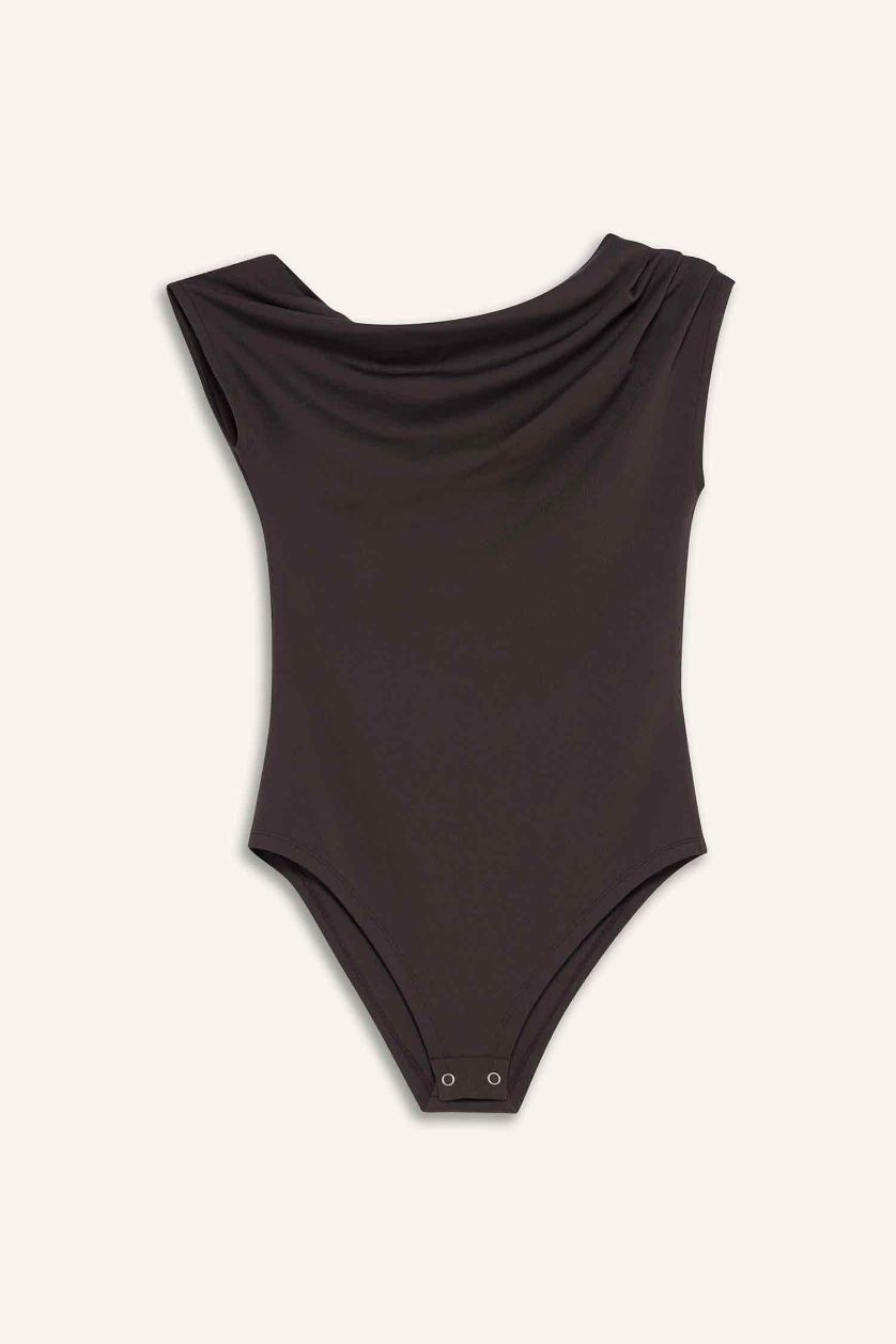 حريمي بني بلوزة بودي سوت سليم فيت غير متماثل