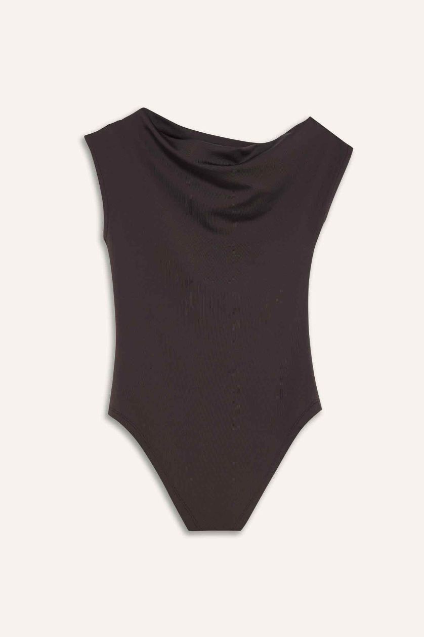 حريمي بني بلوزة بودي سوت سليم فيت غير متماثل