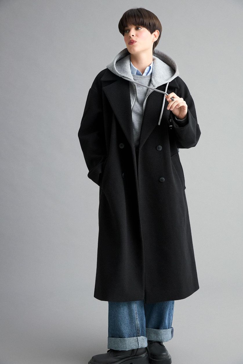 Woman Black Regular Fit Cachet