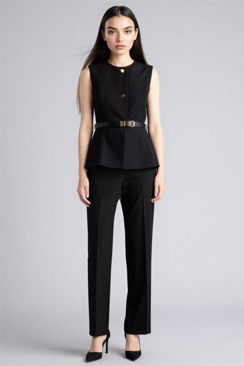 Woman Black Straight Fit Regular Hem Pocket Detailed Trousers