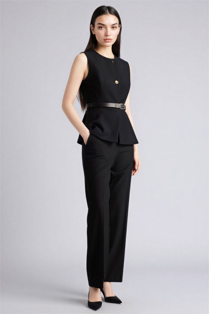 Woman Black Straight Fit Regular Hem Pocket Detailed Trousers
