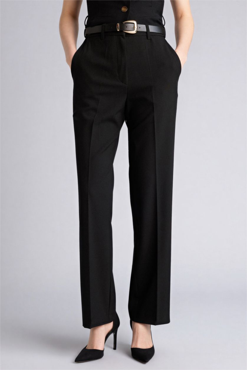 Woman Black Straight Fit Regular Hem Pocket Detailed Trousers