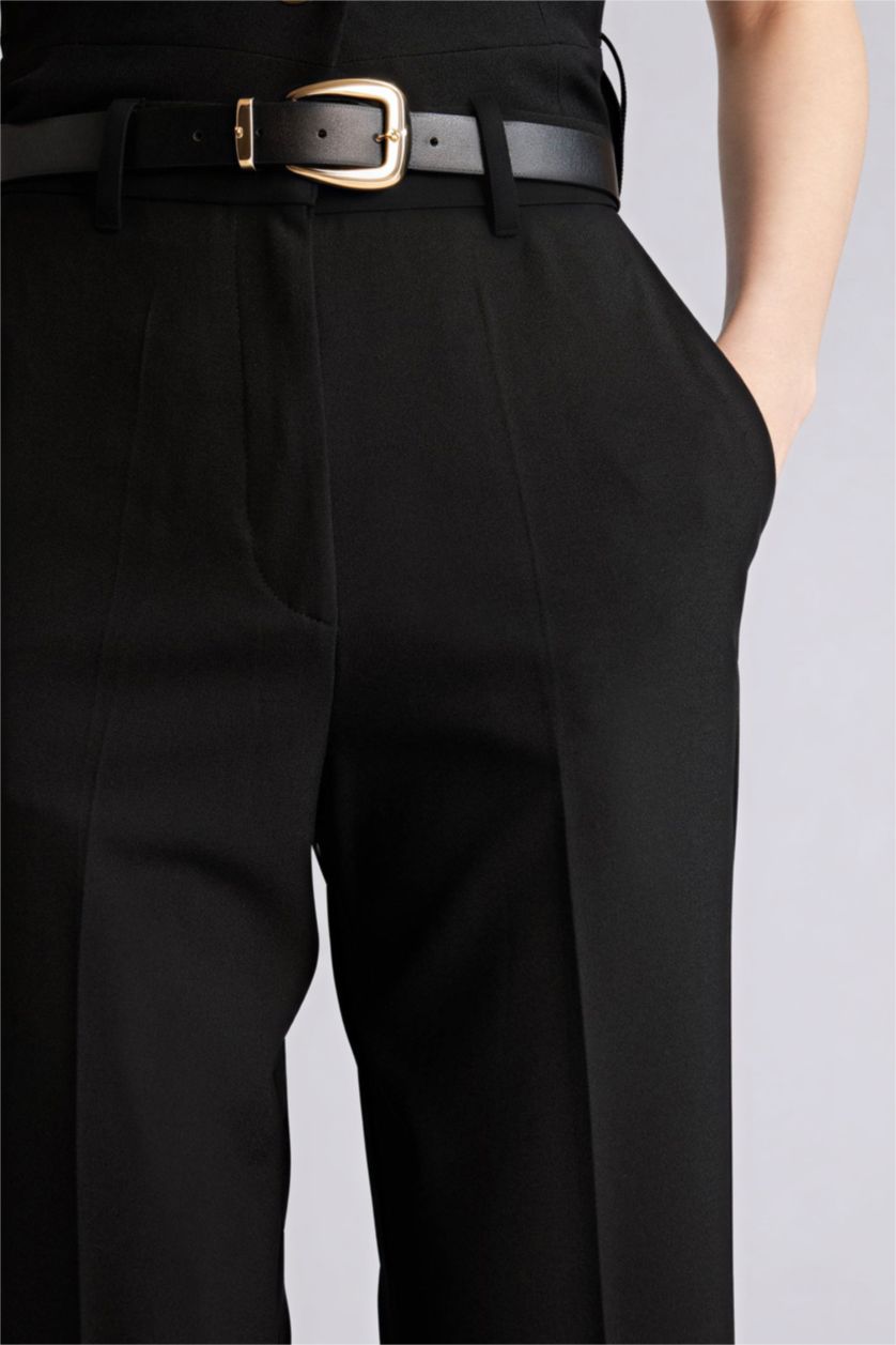 Woman Black Straight Fit Regular Hem Pocket Detailed Trousers