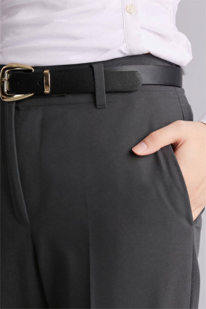Woman Grey Straight Fit Regular Hem Pocket Detailed Trousers