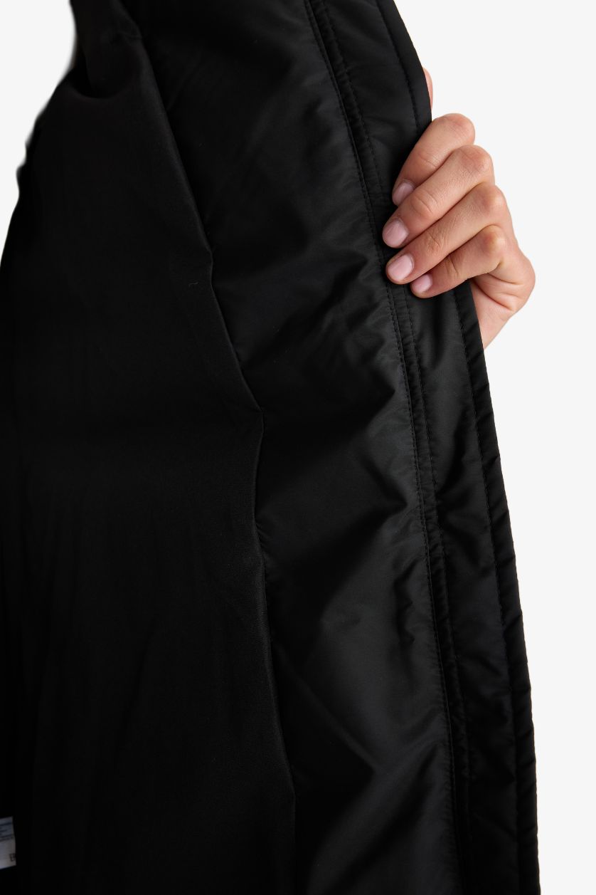Kadın Siyah Su Geçirmez Regular Fıt Kapüşonlu Parka