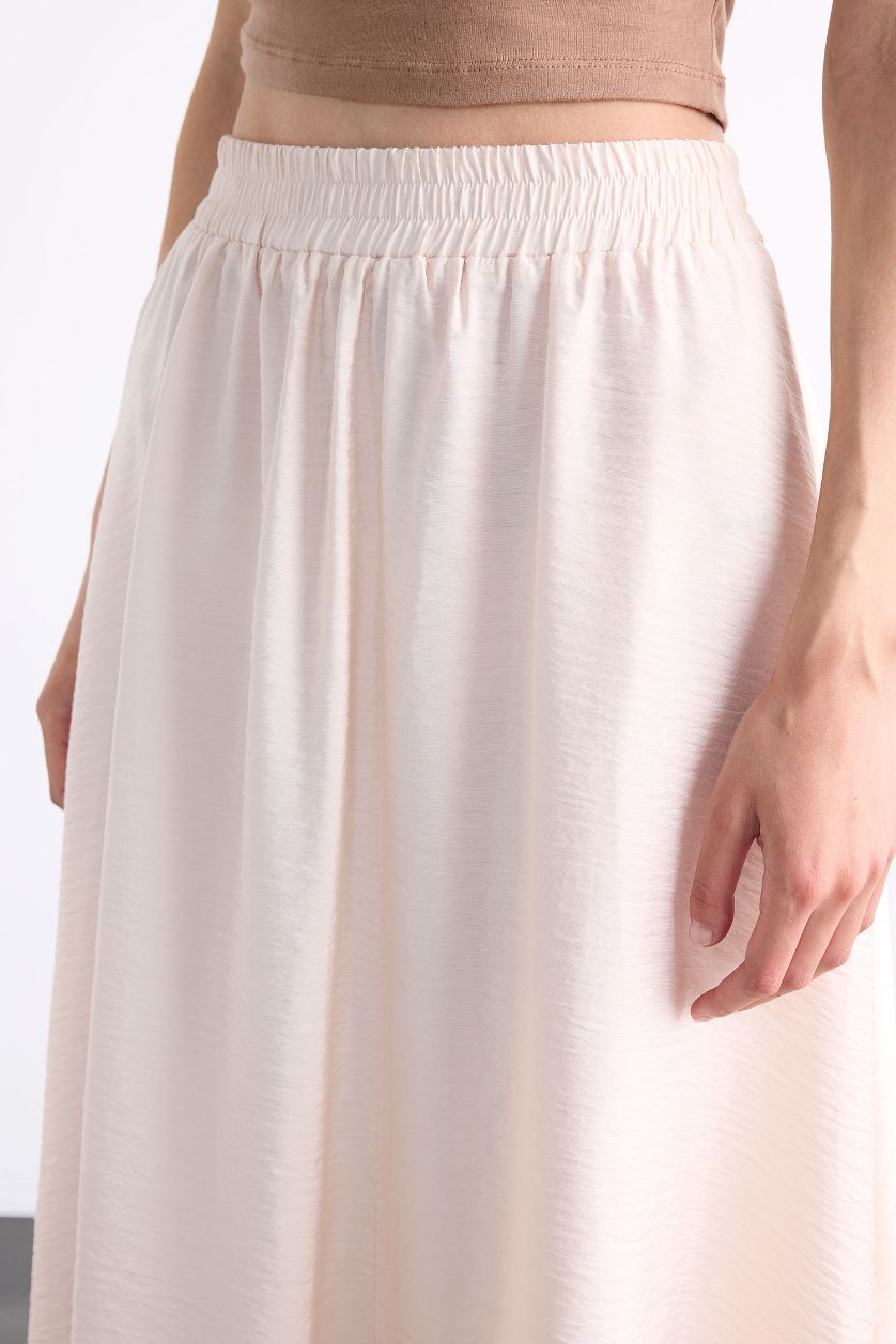 Woman Beige Twill Elastic Band Maxi Skirt