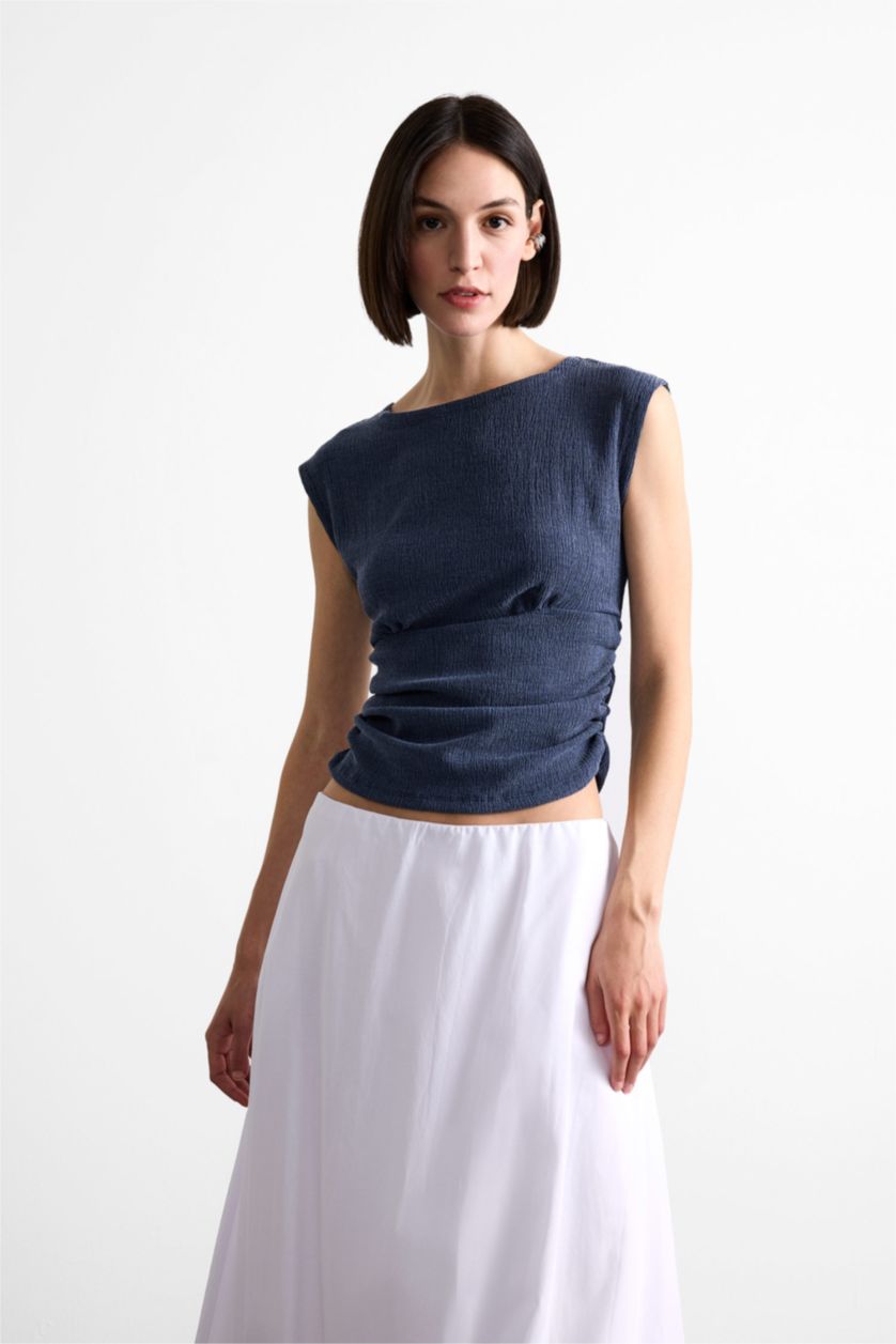 نساء كحلي بلوزة كت سادة بياخة مدورة