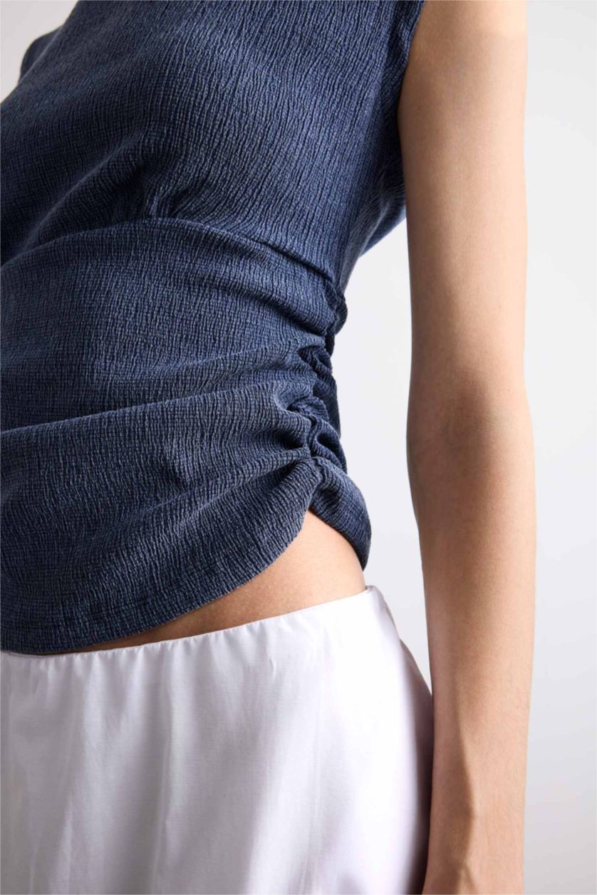 نساء كحلي بلوزة كت سادة بياخة مدورة