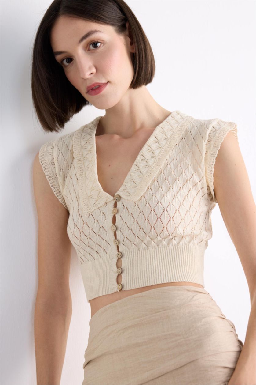 Kadın Ekru Crop Büyük Yaka Düğmeli Triko Atlet