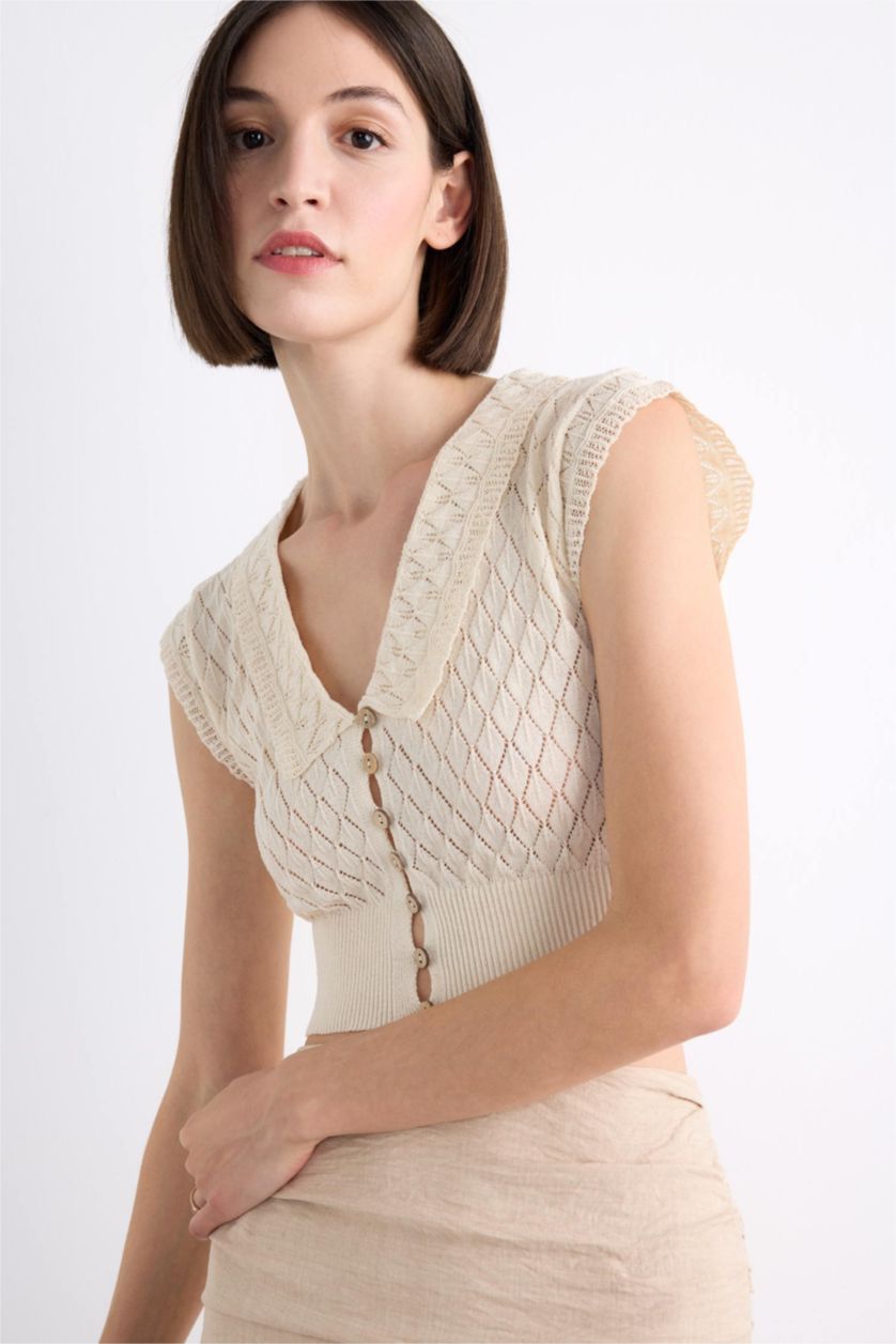 Kadın Ekru Crop Büyük Yaka Düğmeli Triko Atlet