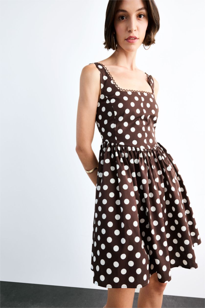 Kadın Açık Kahve Kare Yaka Puantiye Desenli Kolsuz Midi Elbise